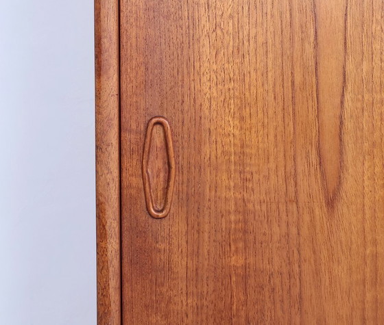 Image 1 of Dänisches Teak-Highboard mit Schiebetüren, 1960er Jahre