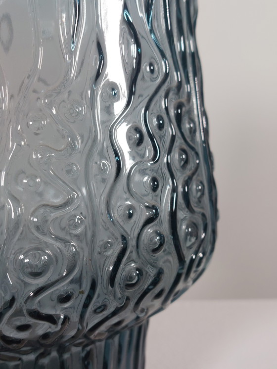 Image 1 of Grijsblauwe vintage persglazen vaas uit het midden van de vorige eeuw, jaren 70