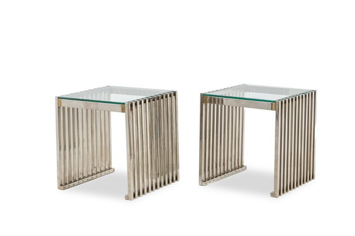 Coppia di tavolini o comodini in metallo cromato. Anni '70.