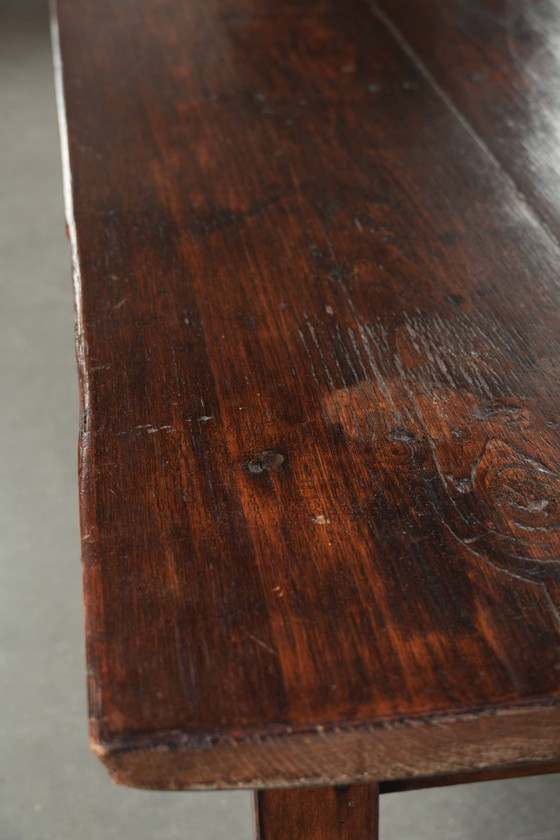 Zeer mooie antieke Zuid Europese salontafel uit de 18e eeuw van vruchtbomenhout met warme kleuren en 3 lades (photo 8 of 12)