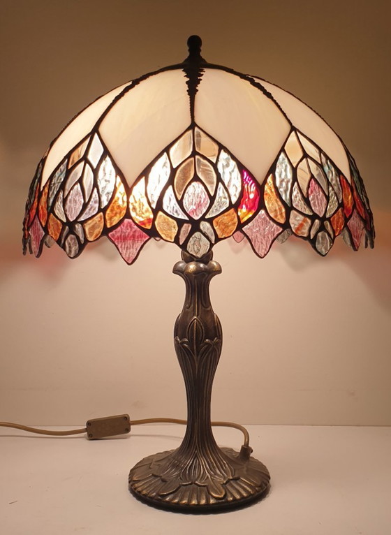 Image 1 of Large (52cm) Tiffany Stained Glass Table Lamp Peacock Feathers