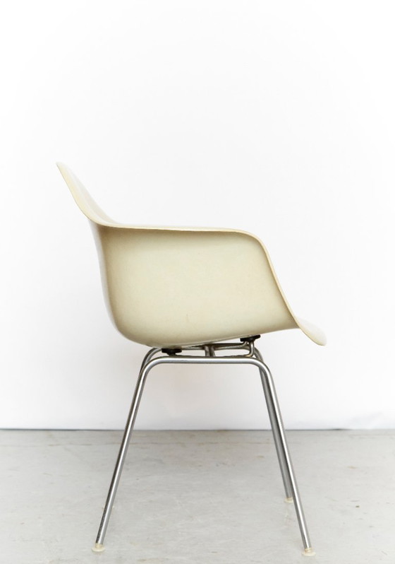 Image 1 of Off-White Dax Fiberglas Chair by Charles & Ray Eames for Herman Miller