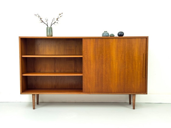 Image 1 of Tablero alto de teca con puerta corredera, años 60