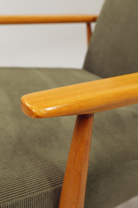 Image 1 of Fauteuil moderne du milieu du siècle en velours côtelé vert olive