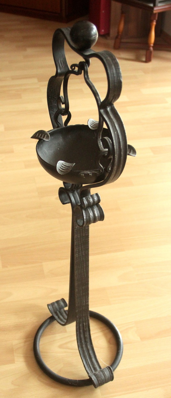 Image 1 of Posacenere da terra in ferro battuto di metà secolo - fatto a mano - vintage - supporto per fumatori fatto a mano