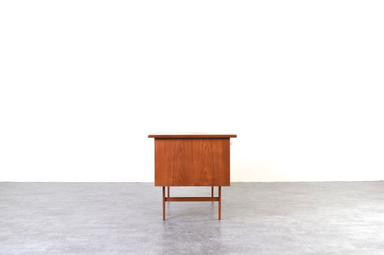 Image 1 of Mid Century Dänischer Teak Chefschreibtisch, 1960er Jahre