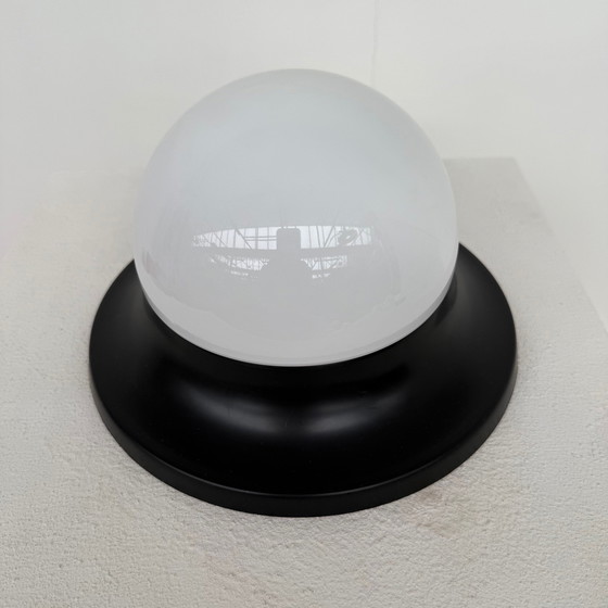 Image 1 of Plafond/wandlamp rond zwart mat jaren 60/70