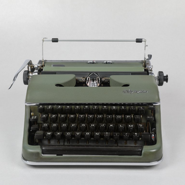 Olympia deluxe SM3 Typewriter, 1950s | €520 | Whoppah