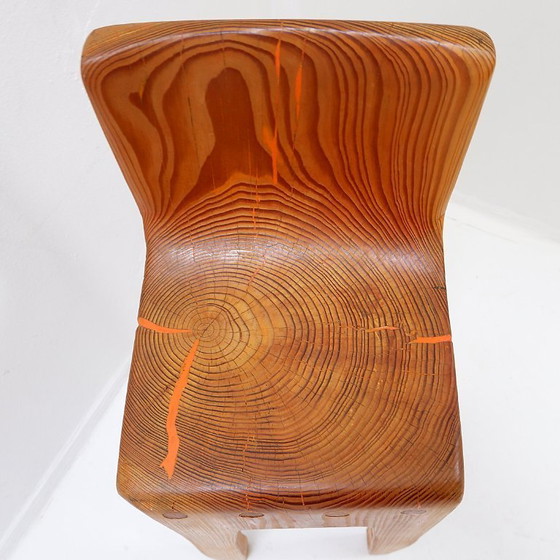 Image 1 of Sculpturale brutalistische kinderstoel van massief eikenhout, geïnspireerd op Wabi-Sabi.