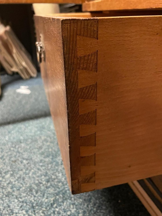 Image 1 of Armario antiguo con 3 puertas, cajones y espejo.