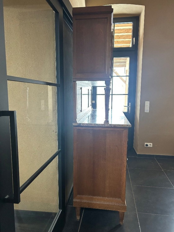 Image 1 of Hermoso mueble de cocina de madera con tapa de mármol.