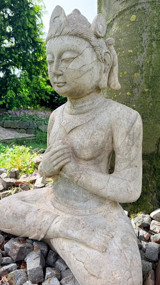 Image 1 of Monumentale Indonesische Tempelfiguur à Natuursteen – Java de Bali – 19e Eeuw