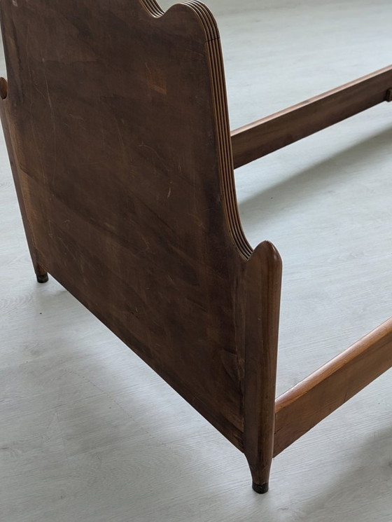 Image 1 of Bett - Holz - mit leicht glänzender Oberfläche, im Stil von Gio Ponti