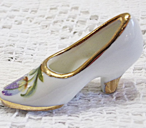 Image 1 of Ensemble De 5 Chaussures Miniatures En Porcelaine De Limoges