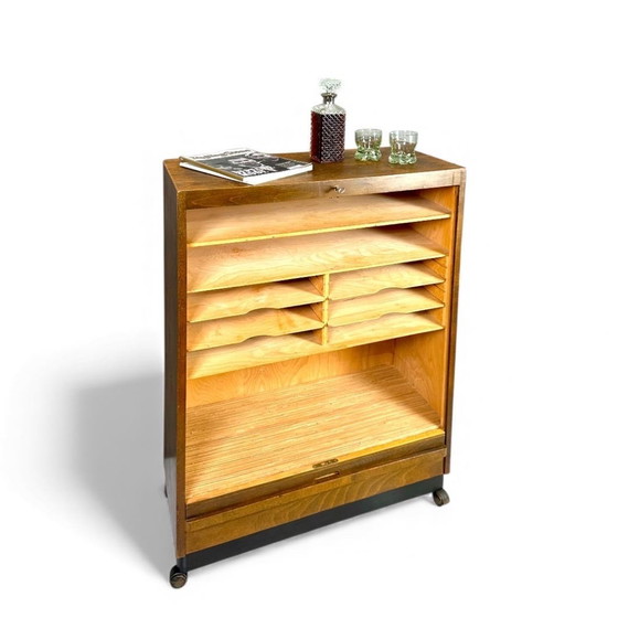 Image 1 of Archiefkast met rolluiken, circa jaren 1930