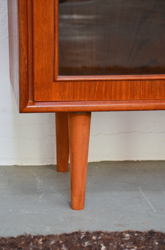 Image 1 of Vintage teakhouten vitrinekast, ladekast, dressoir, kledingkast, plank uit het midden van de vorige eeuw