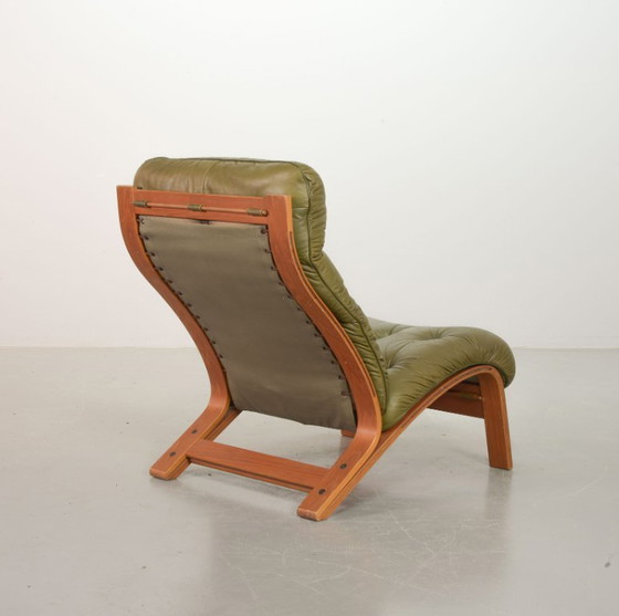 Image 1 of Superbequemes Set aus 2 Rybo Rykken-Ry-Wing-Loungesesseln mit kapitoniertem olivgrünem Leder von Elsa und Nordahl Solheim, 1960e