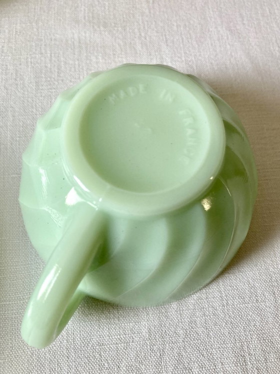 Cups and saucers in molded pressed glass, 1950s – Crockery (photo 4 of 9)