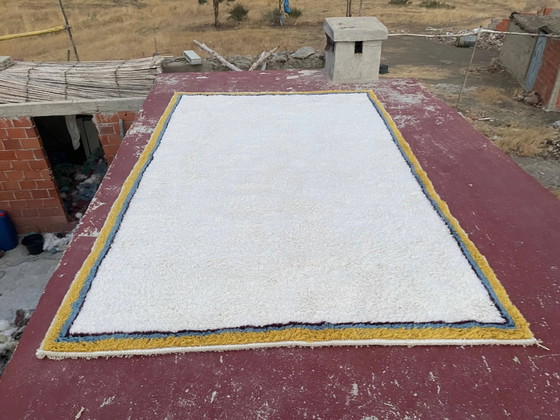 Large Moroccan Berber rug in cream 400x250 cm, yellow and blue border, Rugs & carpets, Wool, Cotton, Bohemian (photo 3 of 9)