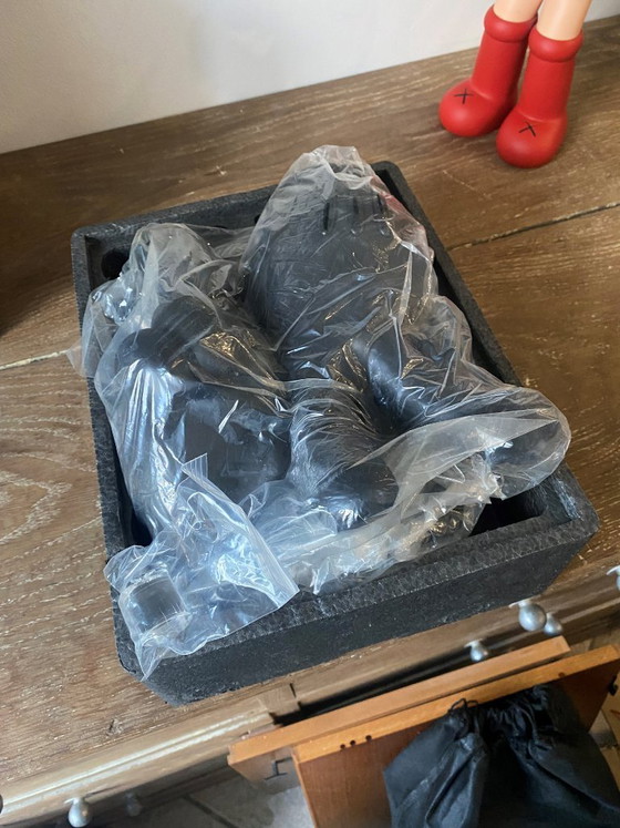 La Hands Vinylfigur The Slick Black Edition, limitierte Auflage von 100 Stück, 2018 – Bildhauerei, Plastic (photo 18 of 20)