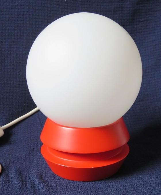 Image 1 of Temde Type 4 lampe de table lampe de table boule blanche pied orange