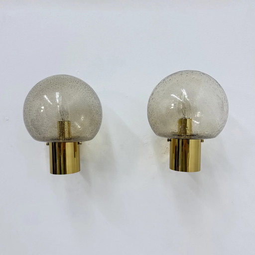 Mid-century Limburg Glashütte wandlamp messing met gerookt bubbelglas, jaren 70
