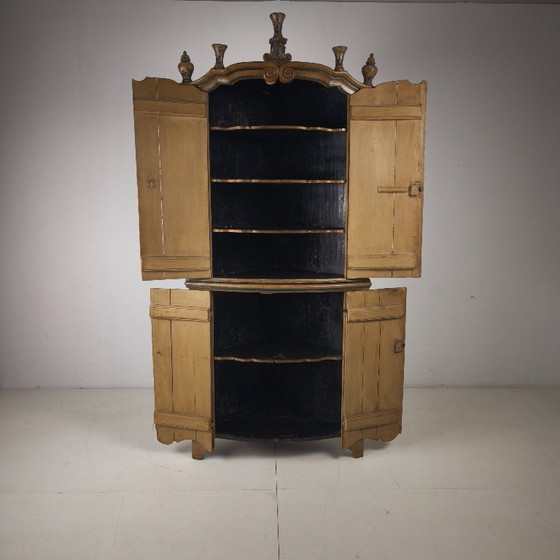 Image 1 of 18th-century Dutch Witwerk cabinet with original key and imitation Delft Blue decoration