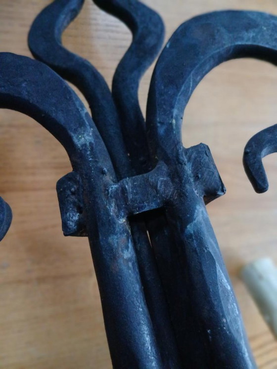 Image 1 of Prachtig paar Franse Castle Lily smeedijzeren wandlampen