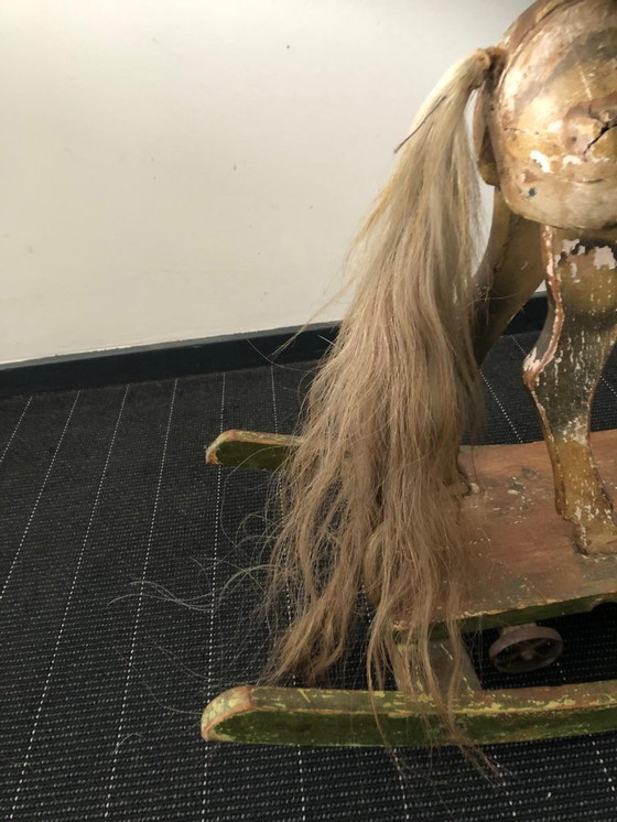 Image 1 of Antikes Schaukelpferd mit schwingendem Schwanz