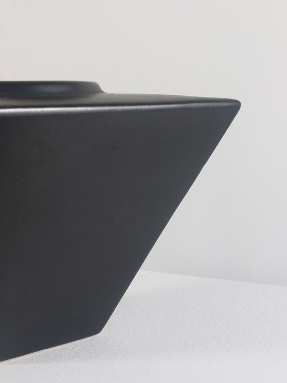 Image 1 of Geometric triangular black postmodern ceramic vase Asa