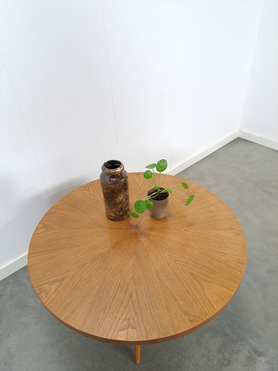 Image 1 of Mesa de centro redonda con patas de madera Ilse Möbel