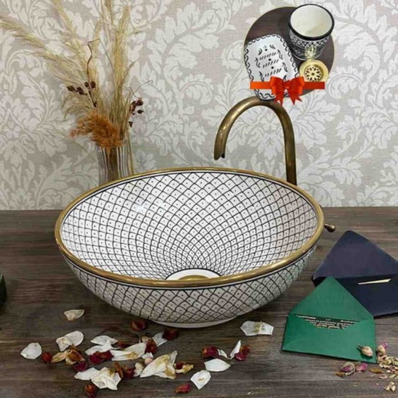 Image 1 of Lavabo marocain à écailles de poisson avec bordure en laiton vieilli - lavabo peint à la main