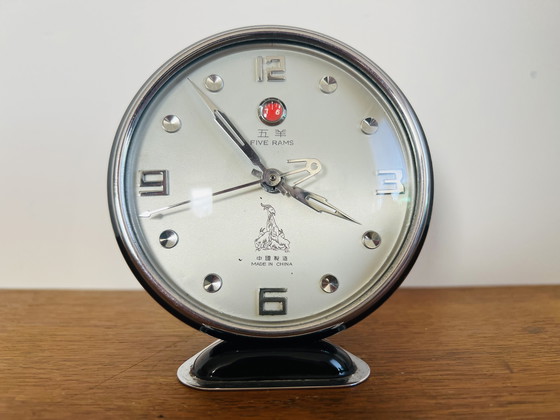 Image 1 of Reloj de mesa y despertador Five Rams (五羊) de mediados de siglo, en muy buen estado.