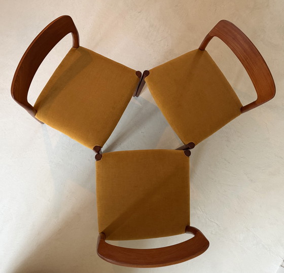Image 1 of 3 sedie da tavolo da pranzo, modello 75, in legno di teak, Niels Otto Møller
