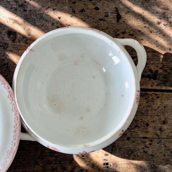 Image 1 of Large 19th century French tureen signed Sarreguemines "Fontanges"