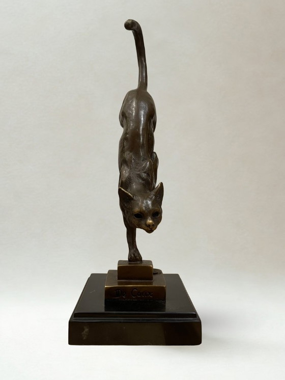 Image 1 of Bronze after De Coux – Cat descending a staircase – 20th-century animal sculpture – 29 cm