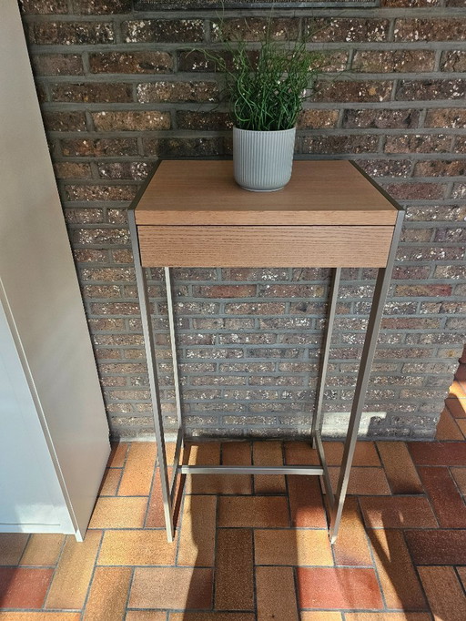 Tavolino moderno in legno con struttura in metallo8