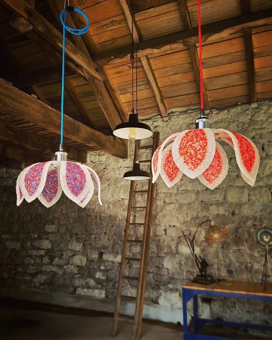 Image 1 of 2x cestini a sospensione floreali in perspex colorato degli anni '70