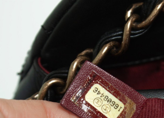 Borsa a spalla Chanel con tracolla a catena, Borse a spalla, Pelle, Metallo, Nero (foto 8 di 12)