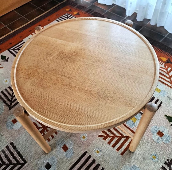 Hölzerner Beistelltisch mit runder Platte, Beistelltische, Holz, Braun, Scandinavian (Foto 2 von 8)