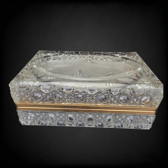 Vintage Franse sieradendoos van diamantgeslepen kristal – goudkleurige rand – circa 1950 (photo 14 of 14)