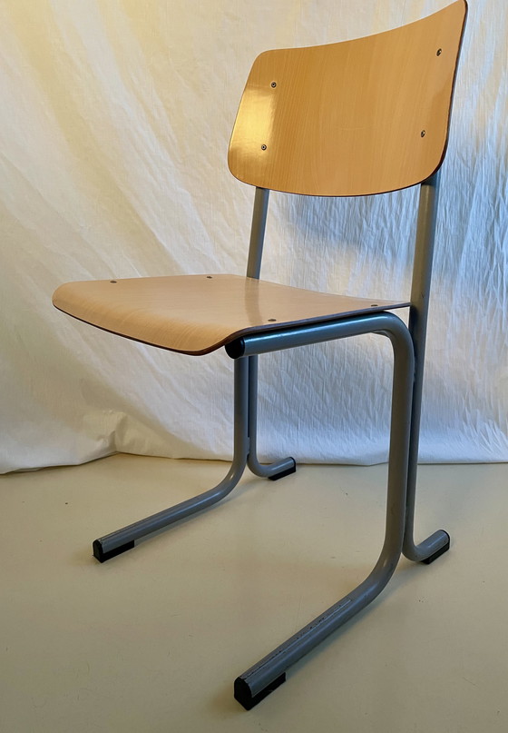 Image 1 of 4 Vintage Ahrend Schoolstoelen - oerdegelijk en stijlvol 