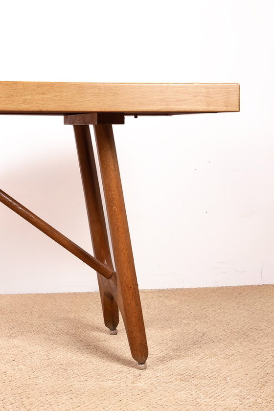 Image 1 of Gran mesa de comedor extensible de roble, diseñada por Guillermo y Chambron para Votre Maison en 1960.