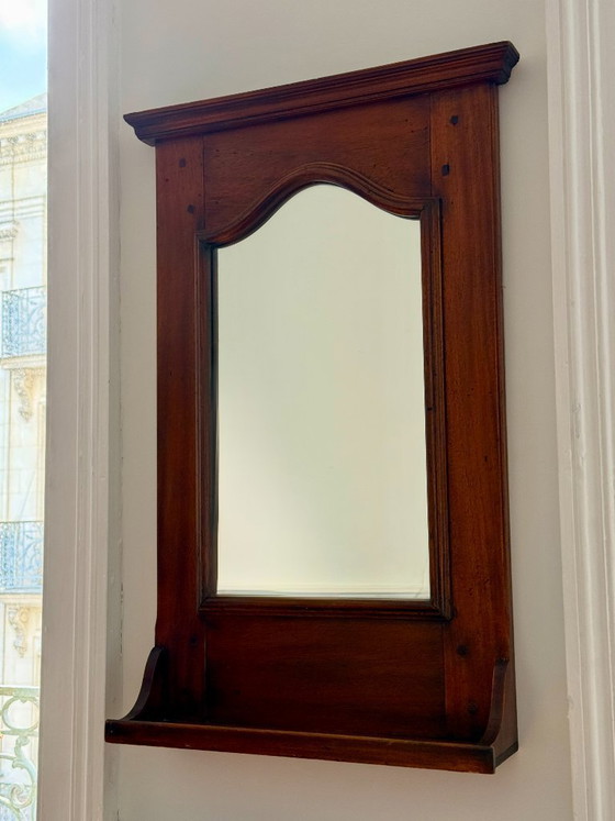 Image 1 of Miroir de toilette ancien en bois – charme classique