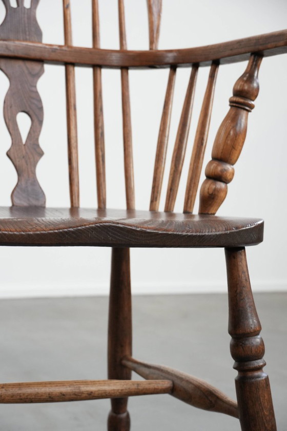 Image 1 of Antieke Engelse lowback Windsor chair