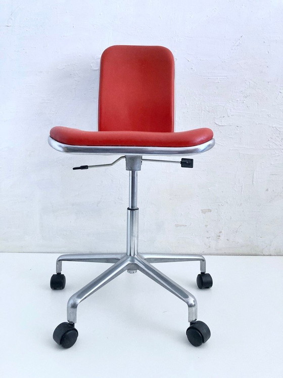 Image 1 of Height-adjustable leather office chair, Supporto design by Frederick Scott for Hille