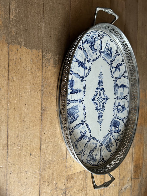 Image 1 of Porselein dienblad in delfts blauw 12 ambachten jaren 60-70