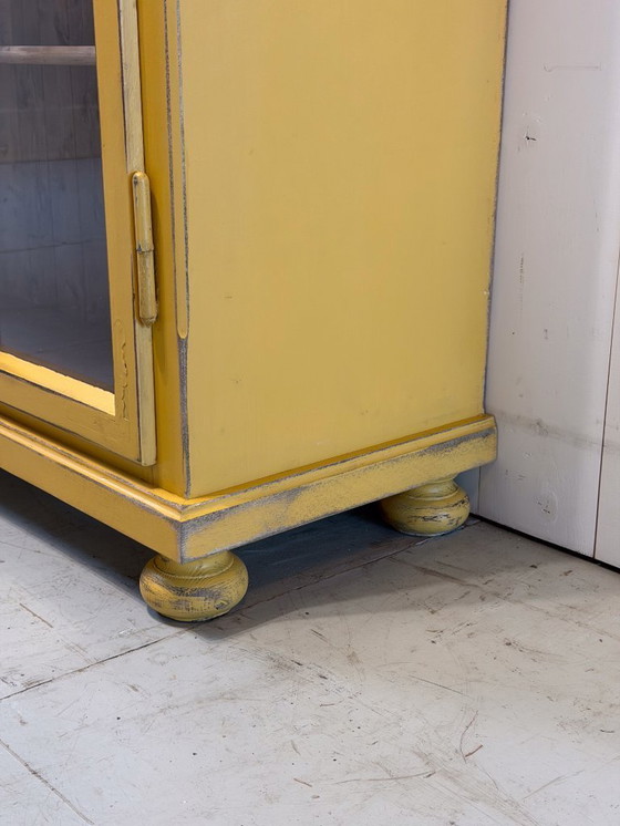 Image 1 of Vintage gele vitrinekast hout | Wandkast | Buffetkast 