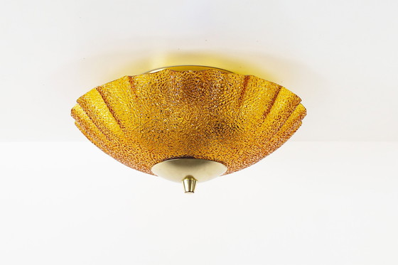 Image 1 of Plafonnier vintage des années 1970 en laiton et verre ambré, Allemagne