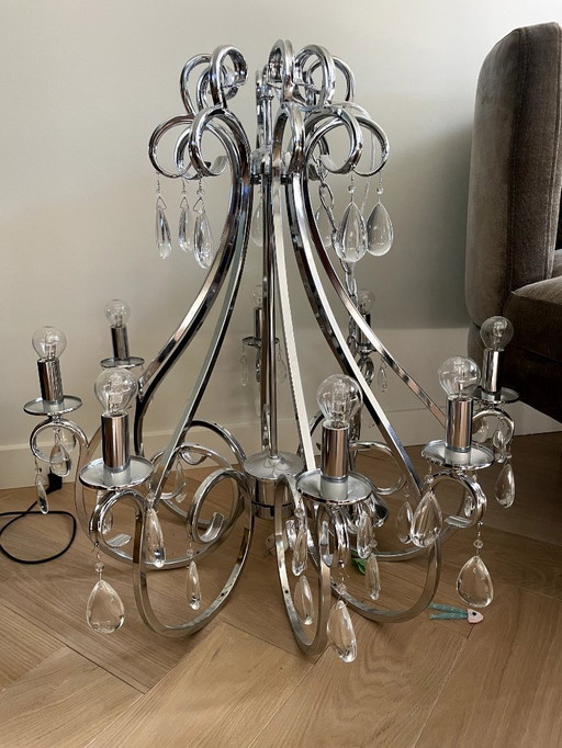 Kroonluchter met parels van glas. Alleen ophalen